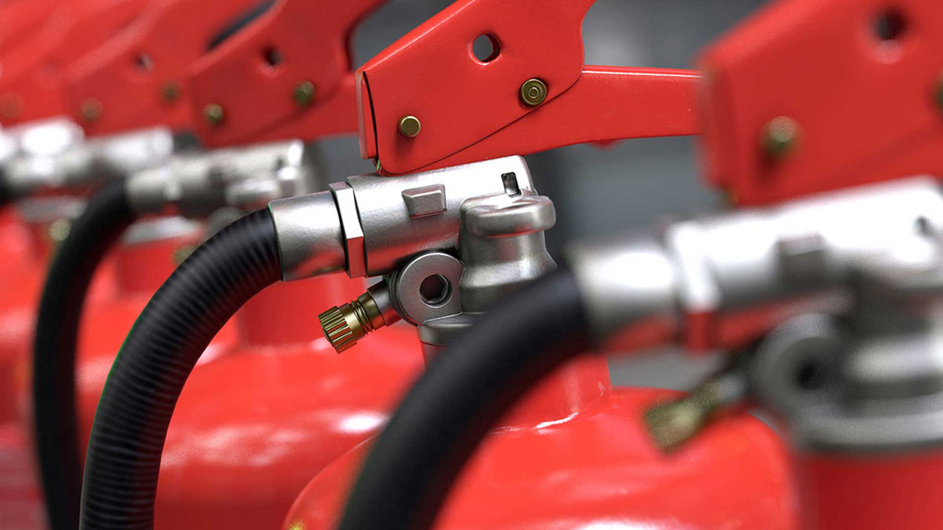 Pila de extintores en linea, close up de extintores